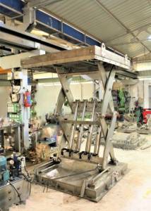 SCISSOR LIFTER