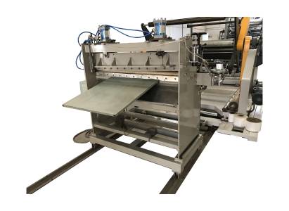 Plastic sheet cutting machine