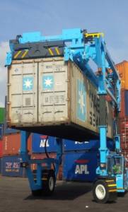 Straddle Carrier