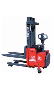 Pallet stacker with straddle lift