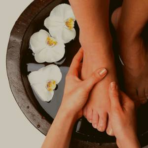 ROYAL ROSE MANICURE