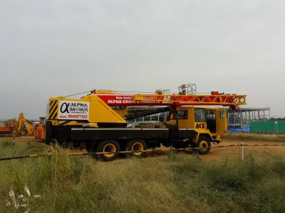 TRUCK MOUNTED CRANE