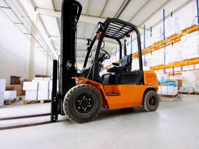 FORKLIFT CRANES