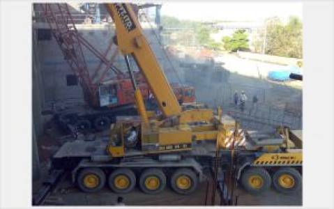 HYDRAULIC TYRE MOUNTED LATTICE BOOM CRANE